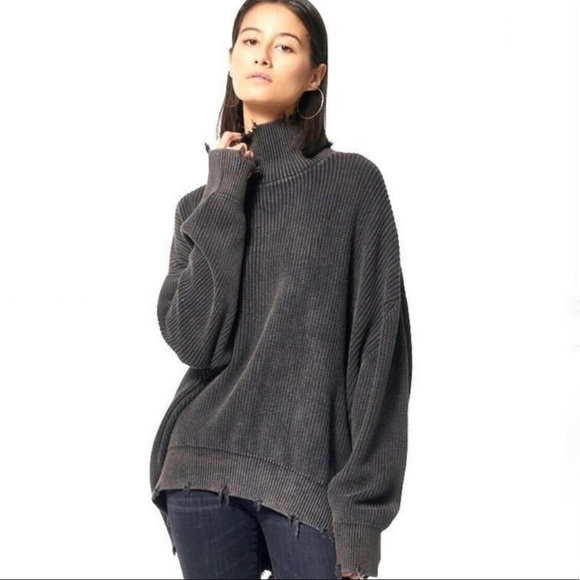 NWT YOUNG FABULOUS AND BROKE Distressed Cameron Oversized Turtleneck Sweater M/L - Picture 2 of 12